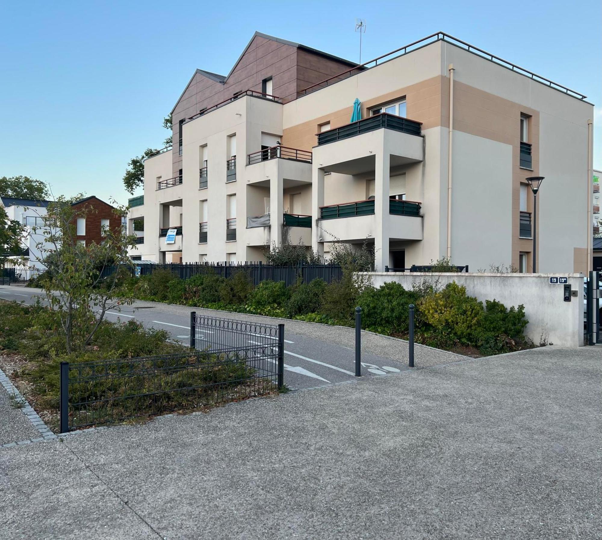Appartement Rez De Chaussee Avec Parking Prive Orléans Dış mekan fotoğraf